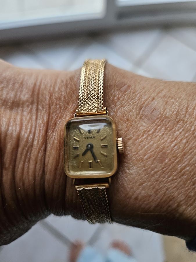Montre de communion Yema en or, 50 ans — réparation — photo de Sylvie C. (avis Google)