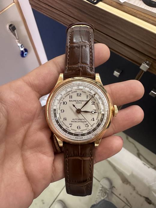 Montre Baume & Mercier automatique en or, révisée à l'Atelier Baratte à Saint-Maur-des-Fossés